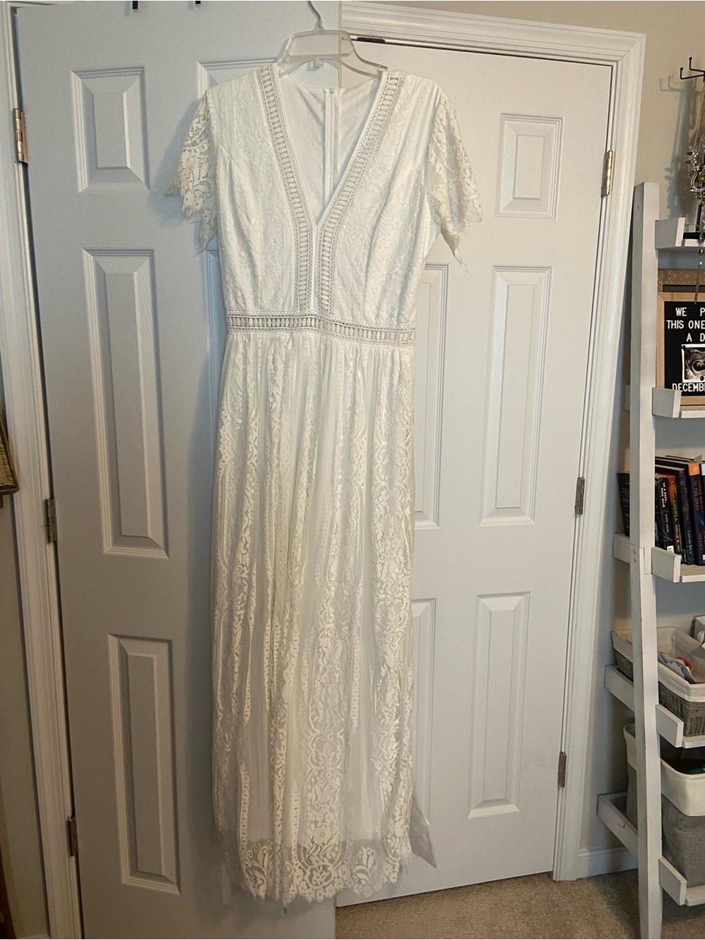 Elegant White Lace Maxi Dress with V-Neck